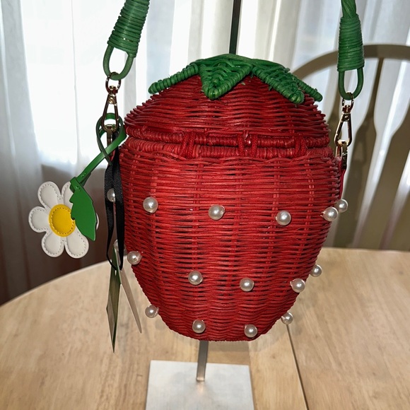 Kate Spade NWT Strawberry Shaped Red and Green Handbag - Picture 2 of 5